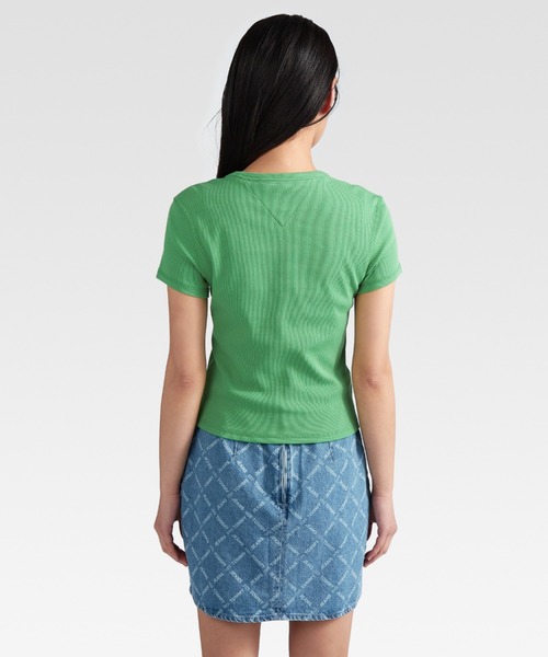 tommy jeans（トミー ジーンズ）の「バッジロゴリブTシャツ（Tシャツ/カットソー・レディース・ホワイト/ブラック/ピンク/グリーン・MEDIUM/LARGE/SMALL/X-SMALL）」の17枚目の写真