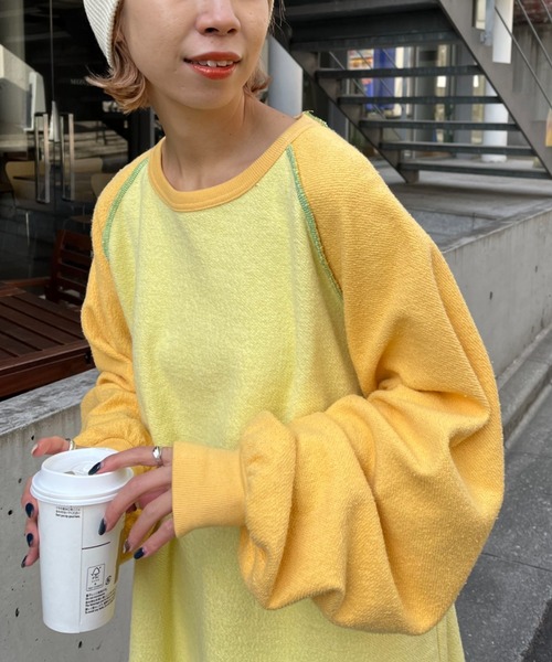 CIAOPANIC(チャオパニック)の「配色ラグランオーバースウェット(スウェット・レディース・チャコールグレー/イエロー/グリーン・FREE)」の1枚目の写真