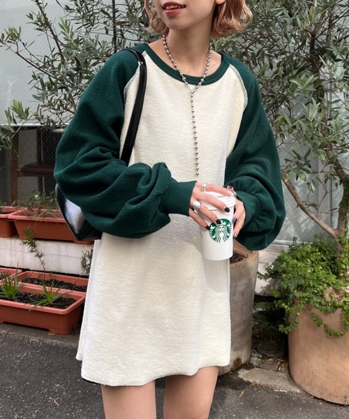 CIAOPANIC(チャオパニック)の「配色ラグランオーバースウェット(スウェット・レディース・チャコールグレー/イエロー/グリーン・FREE)」の3枚目の写真