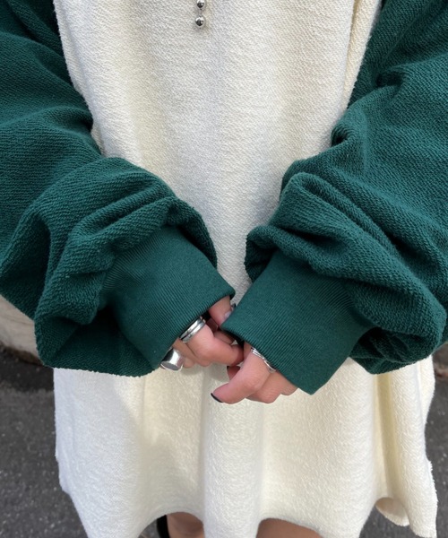 CIAOPANIC(チャオパニック)の「配色ラグランオーバースウェット(スウェット・レディース・チャコールグレー/イエロー/グリーン・FREE)」の8枚目の写真