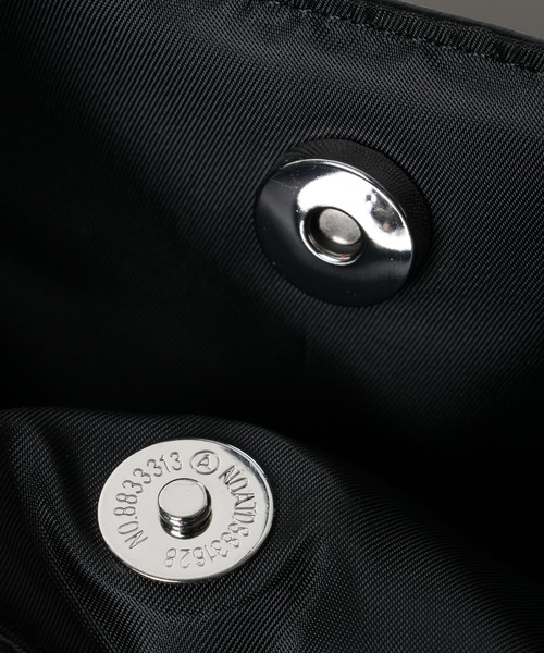 WEGO(ウィゴー)の「WEGO/タックデザイントートバッグ(トートバッグ・メンズ・ホワイト/ブラック/シルバー・FREE)」の5枚目の写真