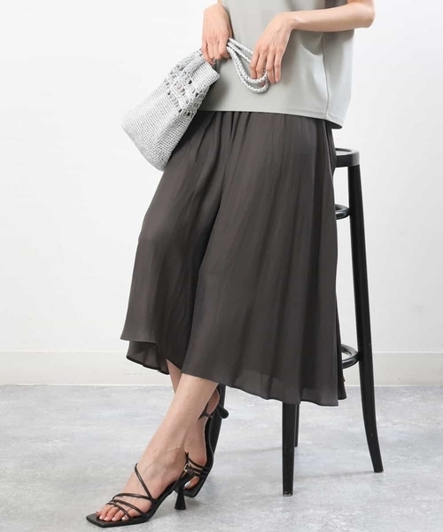 MK MICHEL KLEIN（エムケーミッシェルクラン）の「サテンガウチョパンツ/洗える（その他パンツ・レディース・ライトベージュ/ブルー/ダークグレー/ミント/モカ/パープル/カーキ/ライトブルー/ベージュ/ピンクベージュ・38）」の2枚目の写真