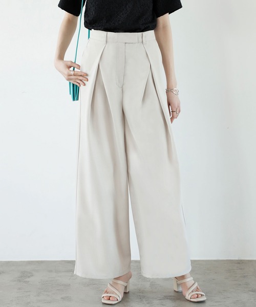 GeeRA（ジーラ）の「ハイウエストタックデザインスラックスパンツ（スラックス・レディース・アイボリー/ブラック/グレー・SMALL/MEDIUM/LARGE）」の2枚目の写真