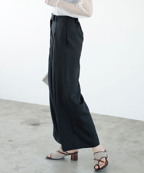 GeeRA（ジーラ）の「ハイウエストタックデザインスラックスパンツ（スラックス・レディース・アイボリー/ブラック/グレー・SMALL/MEDIUM/LARGE）」の12枚目の写真