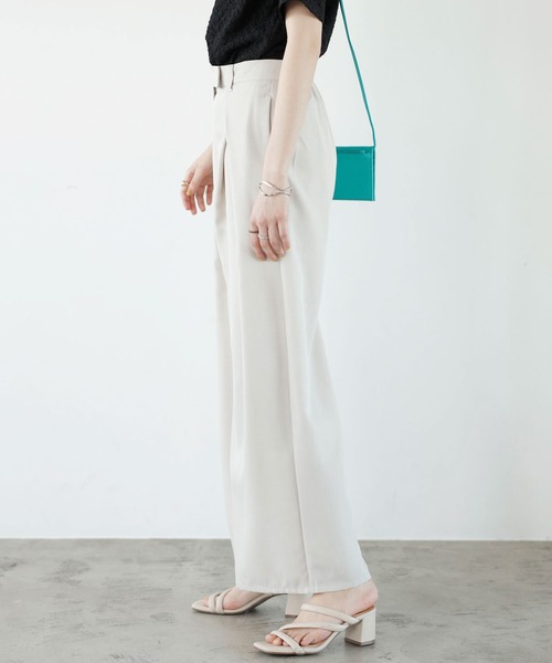 GeeRA（ジーラ）の「ハイウエストタックデザインスラックスパンツ（スラックス・レディース・アイボリー/ブラック/グレー・SMALL/MEDIUM/LARGE）」の6枚目の写真