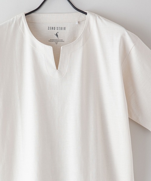 UNIIT（ユニット）の「汗染みの目立ちにくいTシャツ ゼロステイン  ZEROSTAIN   撥水性　UVカット スラブキーネックTシャツ（Tシャツ/カットソー・メンズ・ブラック/グレー/スミクロ/ネイビー/ブラウン/アイボリー・SMALL/MEDIUM/LARGE/X-LARGE）」の5枚目の写真