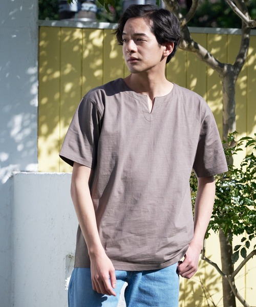 UNIIT（ユニット）の「汗染みの目立ちにくいTシャツ ゼロステイン  ZEROSTAIN   撥水性　UVカット スラブキーネックTシャツ（Tシャツ/カットソー・メンズ・ブラック/グレー/スミクロ/ネイビー/ブラウン/アイボリー・SMALL/MEDIUM/LARGE/X-LARGE）」の4枚目の写真