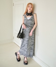 タッセルVネックニットロングワンピース