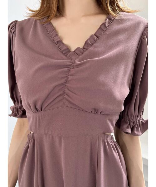EATME(イートミー)の「Vネックカットアウトロングワンピース(ワンピース・レディース・ブラック/ベージュ/ピンク・SMALL/MEDIUM)」の5枚目の写真