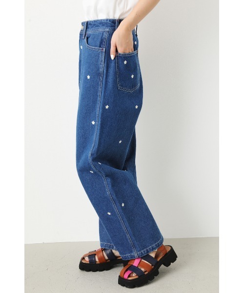 RODEO CROWNS WIDE BOWL（ロデオクラウンズワイドボウル）の「Flower embroideryペインターパンツ（デニムパンツ・レディース・ブルー/ワンウォッシュ・SMALL/MEDIUM）」の3枚目の写真