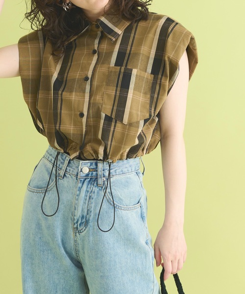 THE YOn（ザヨン）の「ショルダーパットスリーブドロストヘムチェックシャツ（シャツ/ブラウス・レディース・ベージュ/ネイビー・FREE）」の9枚目の写真