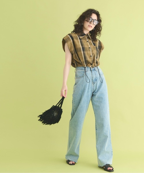 THE YOn（ザヨン）の「ショルダーパットスリーブドロストヘムチェックシャツ（シャツ/ブラウス・レディース・ベージュ/ネイビー・FREE）」の6枚目の写真