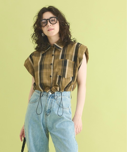 THE YOn（ザヨン）の「ショルダーパットスリーブドロストヘムチェックシャツ（シャツ/ブラウス・レディース・ベージュ/ネイビー・FREE）」の14枚目の写真