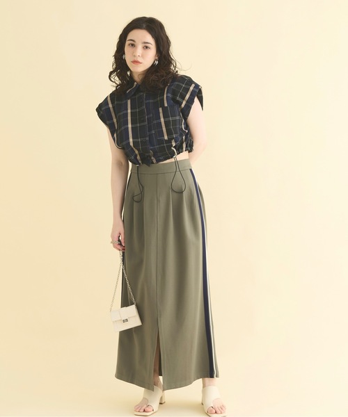 THE YOn（ザヨン）の「ショルダーパットスリーブドロストヘムチェックシャツ（シャツ/ブラウス・レディース・ベージュ/ネイビー・FREE）」の12枚目の写真