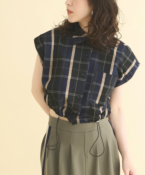 THE YOn（ザヨン）の「ショルダーパットスリーブドロストヘムチェックシャツ（シャツ/ブラウス・レディース・ベージュ/ネイビー・FREE）」の18枚目の写真