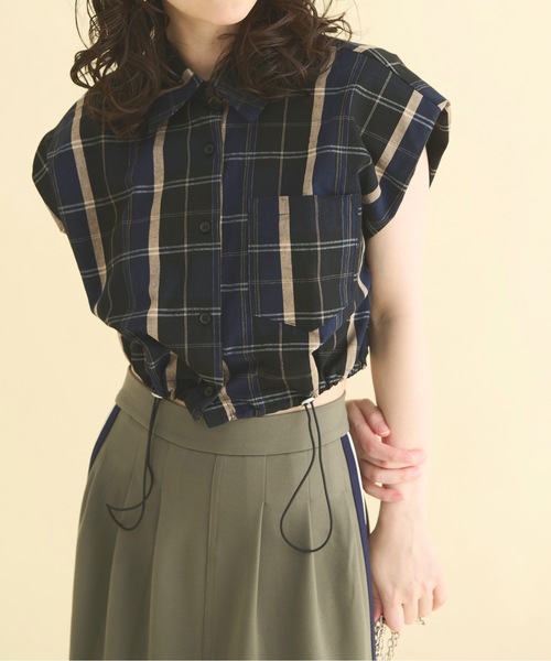 THE YOn（ザヨン）の「ショルダーパットスリーブドロストヘムチェックシャツ（シャツ/ブラウス・レディース・ベージュ/ネイビー・FREE）」の21枚目の写真