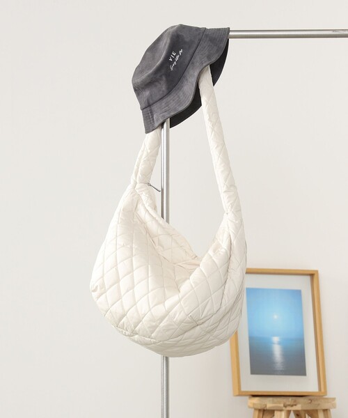 BEAMS HEART（ビームスハート）の「キルティング ショルダー バッグ【ユニセックス】（ショルダーバッグ・レディース・ブラック/オフホワイト・ONE SIZE）」の3枚目の写真