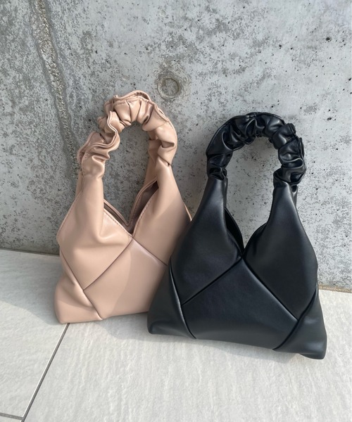 y/m by misato(イムバイミサト)の「トライアングルBAG(ショルダーバッグ・レディース・ブラック/ベージュ・FREE)」の5枚目の写真