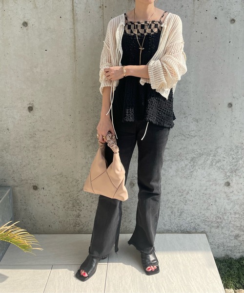 y/m by misato(イムバイミサト)の「トライアングルBAG(ショルダーバッグ・レディース・ブラック/ベージュ・FREE)」の9枚目の写真