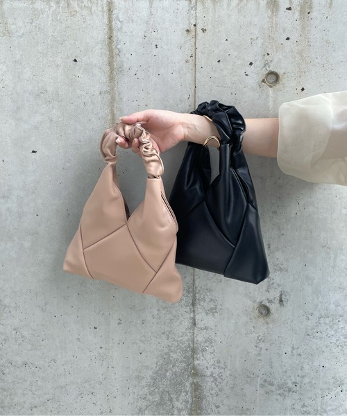 y/m by misato(イムバイミサト)の「トライアングルBAG(ショルダーバッグ・レディース・ブラック/ベージュ・FREE)」の12枚目の写真