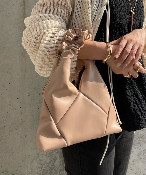 y/m by misato(イムバイミサト)の「トライアングルBAG(ショルダーバッグ・レディース・ブラック/ベージュ・FREE)」の14枚目の写真