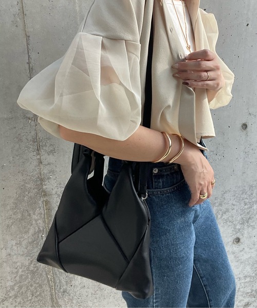 y/m by misato(イムバイミサト)の「トライアングルBAG(ショルダーバッグ・レディース・ブラック/ベージュ・FREE)」の15枚目の写真