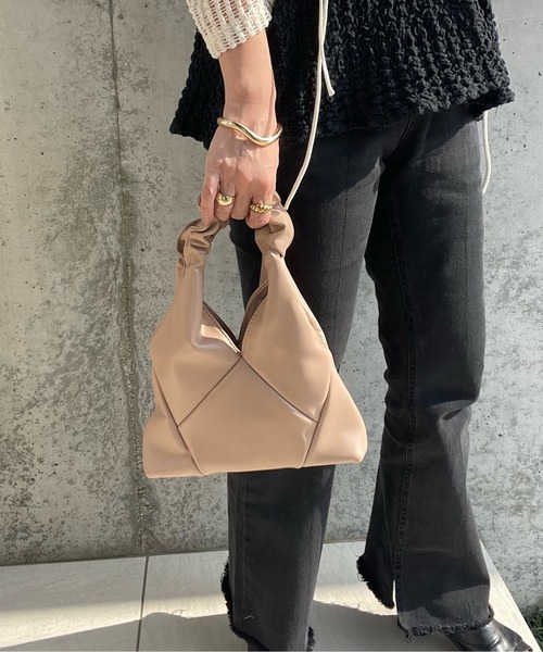 y/m by misato(イムバイミサト)の「トライアングルBAG(ショルダーバッグ・レディース・ブラック/ベージュ・FREE)」の16枚目の写真