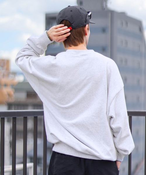 SPINNS（スピンズ）の「【ユニセックスで着用可能】裏毛スウェット 8ボール（スウェット・メンズ・アッシュグレー/ブラック/オレンジ/スミクロ・ONESIZE）」の5枚目の写真