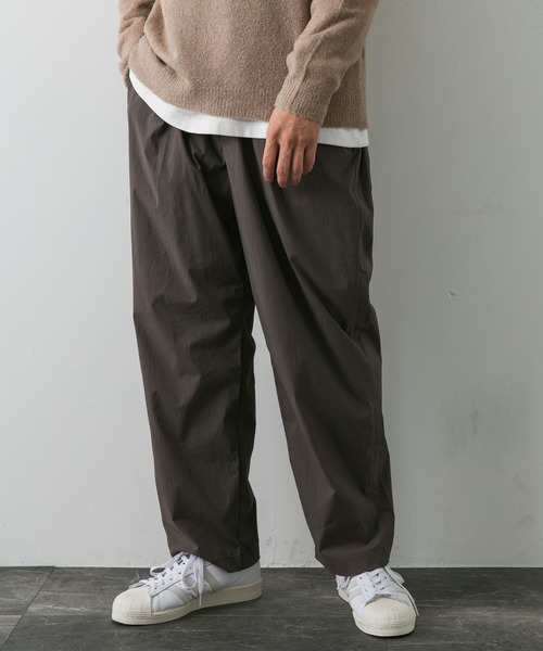 URBAN RESEARCH DOORS（アーバンリサーチドアーズ）の「『安井達郎×DOORS』ナイロンストレッチイージートラウザー（その他パンツ・メンズ・チャコールグレー/ブラウン・MEDIUM/LARGE）」の16枚目の写真