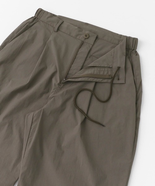 URBAN RESEARCH DOORS（アーバンリサーチドアーズ）の「『安井達郎×DOORS』ナイロンストレッチイージートラウザー（その他パンツ・メンズ・チャコールグレー/ブラウン・MEDIUM/LARGE）」の22枚目の写真