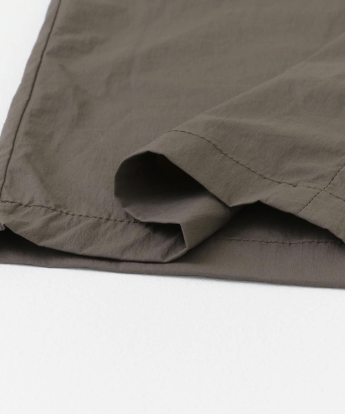 URBAN RESEARCH DOORS（アーバンリサーチドアーズ）の「『安井達郎×DOORS』ナイロンストレッチイージートラウザー（その他パンツ・メンズ・チャコールグレー/ブラウン・MEDIUM/LARGE）」の20枚目の写真