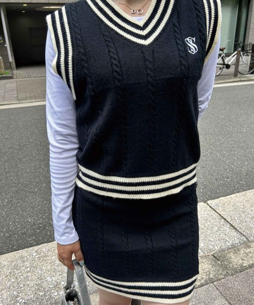 ベスト アンサンブルセーター プライムニット プリーツスカート セットアップ セール】Sﾛｺﾞ刺繍ﾗｲﾝﾆｯﾄﾍﾞｽﾄ+ｽｶｰﾄｾｯﾄｱｯﾌﾟ（ニット/セーター