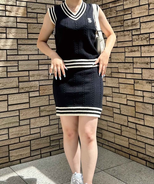 セール】Sﾛｺﾞ刺繍ﾗｲﾝﾆｯﾄﾍﾞｽﾄ+ｽｶｰﾄｾｯﾄｱｯﾌﾟ（ニット/セーター