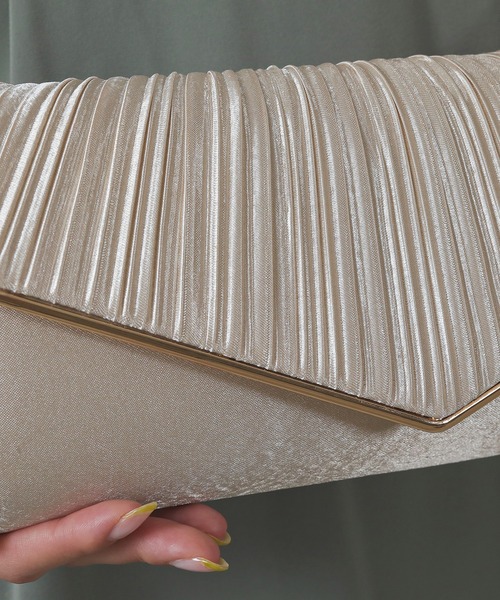 Kana（カナ）の「メタル プリーツ 2WAY クラッチ バック パーティー 結婚式 お呼ばれ オケージョン（クラッチバッグ・レディース・ベージュ/シルバー/ブラック・フリー）」の9枚目の写真