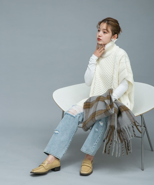 KBF（ケイビーエフ）の「ケーブルニットポンチョ（ニット