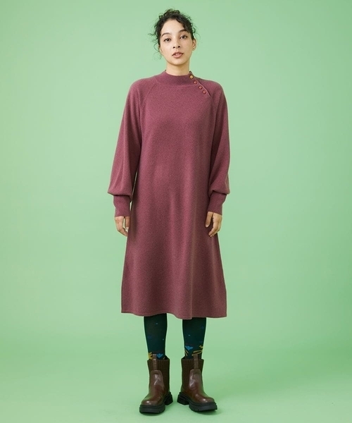 Jocomomola(ホコモモラ)の「Vario ボタンニットワンピース(ワンピース・レディース・ベージュ/パープル・40)」の5枚目の写真