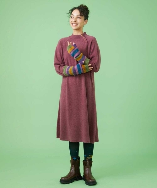 Jocomomola(ホコモモラ)の「Vario ボタンニットワンピース(ワンピース・レディース・ベージュ/パープル・40)」の6枚目の写真