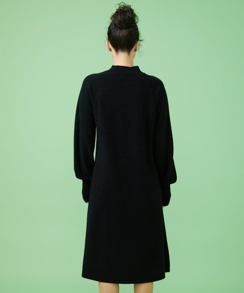 Jocomomola(ホコモモラ)の「Vario ボタンニットワンピース(ワンピース・レディース・ベージュ/パープル・40)」の16枚目の写真