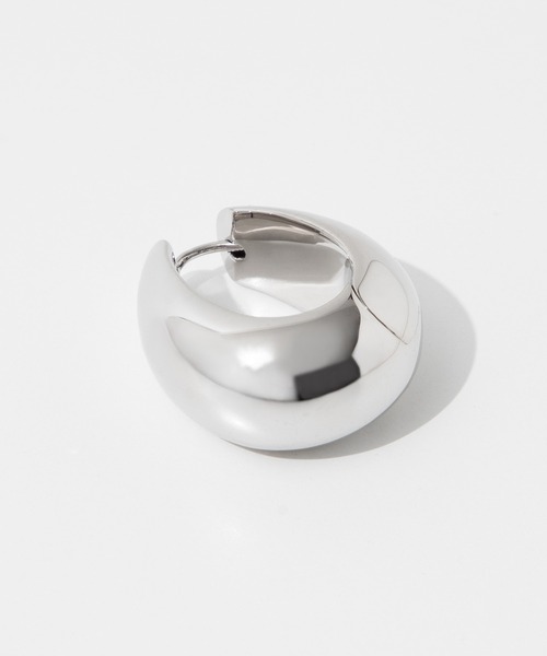 TOM WOOD（トムウッド）の「TOM WOOD Ice Hoop Large トムウッド イヤリング シルバー925 ペア ピアス（両耳用）（ピアス（両耳用）・レディース・シルバー・LARGE）」の5枚目の写真