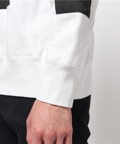 C.E（シーイー）の「C.E / BLACK/R クルースウェット（スウェット・メンズ・ホワイト・X-LARGE/MEDIUM/LARGE/SMALL）」の4枚目の写真