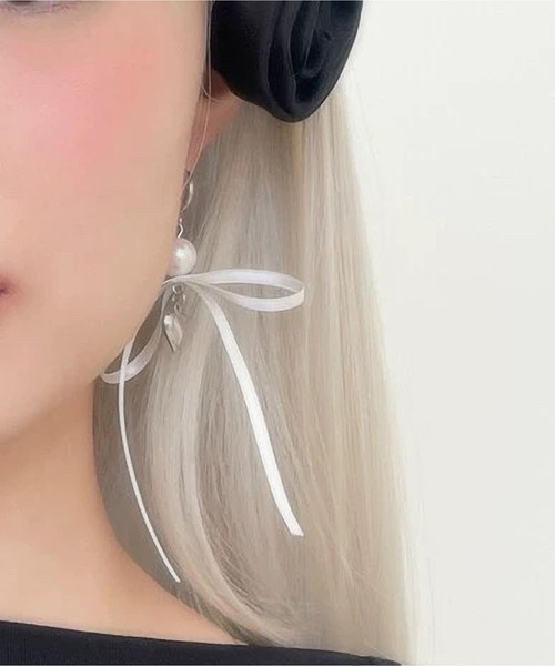 LA VORAGINE(ラ ヴォラジネ)の「ピアス(ピアス(両耳用)・レディース・ホワイト・FREE)」の1枚目の写真