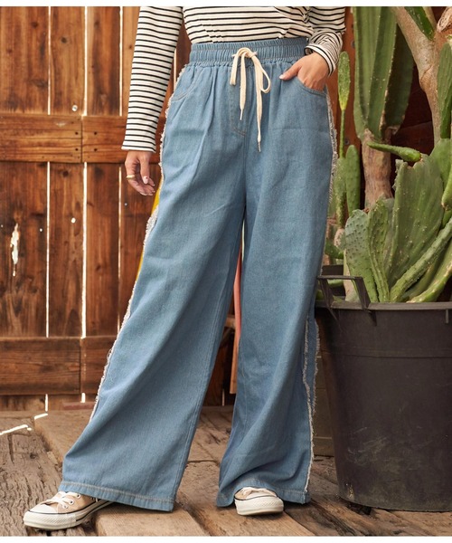 anap mimpi(アナップミンピ)の「サイドフリンジ ユッタリ ワイド ラフ パンツ(デニムパンツ・レディース・ライトブルー・FREE)」の1枚目の写真