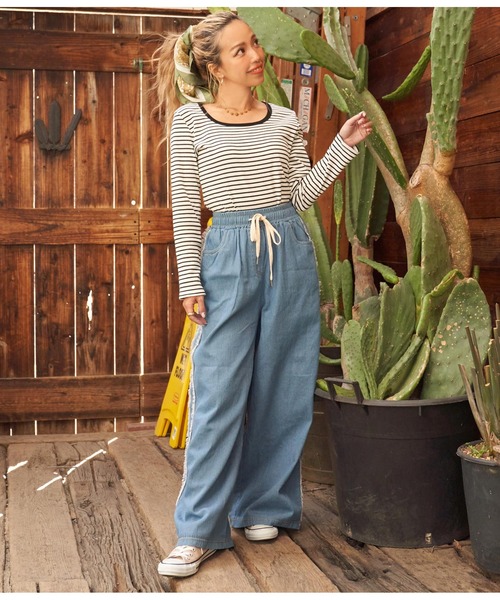 anap mimpi(アナップミンピ)の「サイドフリンジ ユッタリ ワイド ラフ パンツ(デニムパンツ・レディース・ライトブルー・FREE)」の6枚目の写真