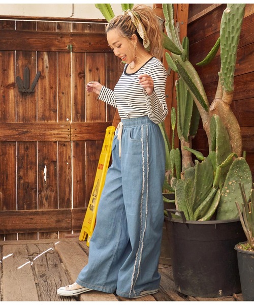 anap mimpi(アナップミンピ)の「サイドフリンジ ユッタリ ワイド ラフ パンツ(デニムパンツ・レディース・ライトブルー・FREE)」の5枚目の写真