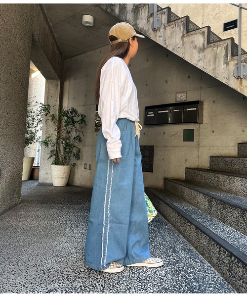 anap mimpi(アナップミンピ)の「サイドフリンジ ユッタリ ワイド ラフ パンツ(デニムパンツ・レディース・ライトブルー・FREE)」の14枚目の写真