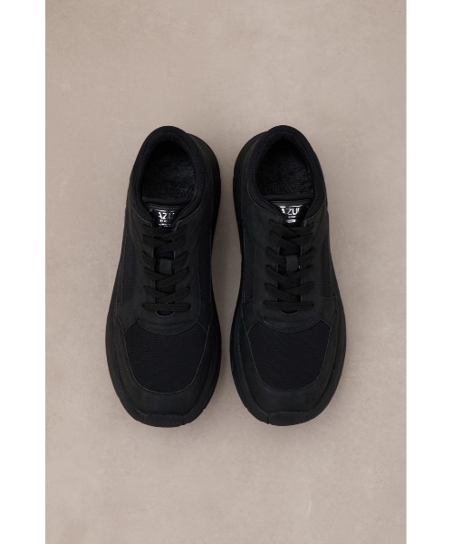 AZUL by moussy（アズールバイマウジー）の「ロゴプレートスニーカー（スニーカー・メンズ・ブラック/グレー・MEDIUM/LARGE）」の6枚目の写真