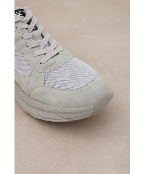 AZUL by moussy（アズールバイマウジー）の「ロゴプレートスニーカー（スニーカー・メンズ・ブラック/グレー・MEDIUM/LARGE）」の17枚目の写真