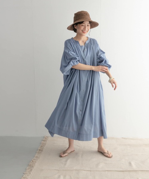 URBAN RESEARCH DOORS（アーバンリサーチドアーズ）の「コットンボイルギャザーワンピース（ワンピース・レディース・ブルー/オフホワイト/ブラック・MEDIUM/SMALL）」の6枚目の写真