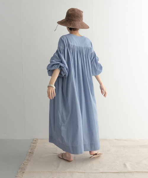 URBAN RESEARCH DOORS（アーバンリサーチドアーズ）の「コットンボイルギャザーワンピース（ワンピース・レディース・ブルー/オフホワイト/ブラック・MEDIUM/SMALL）」の8枚目の写真