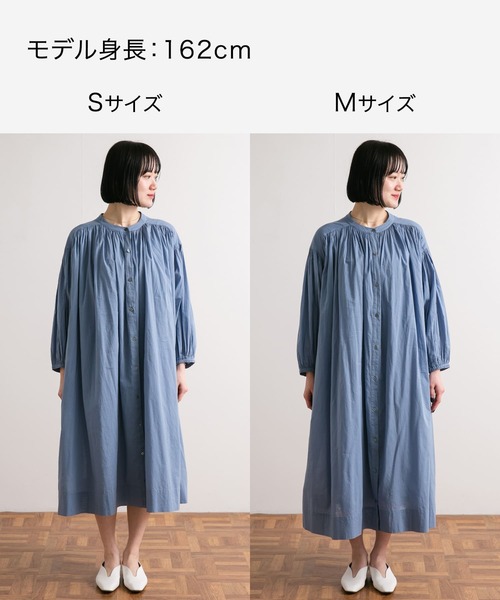 URBAN RESEARCH DOORS（アーバンリサーチドアーズ）の「コットンボイルギャザーワンピース（ワンピース・レディース・ブルー/オフホワイト/ブラック・MEDIUM/SMALL）」の13枚目の写真